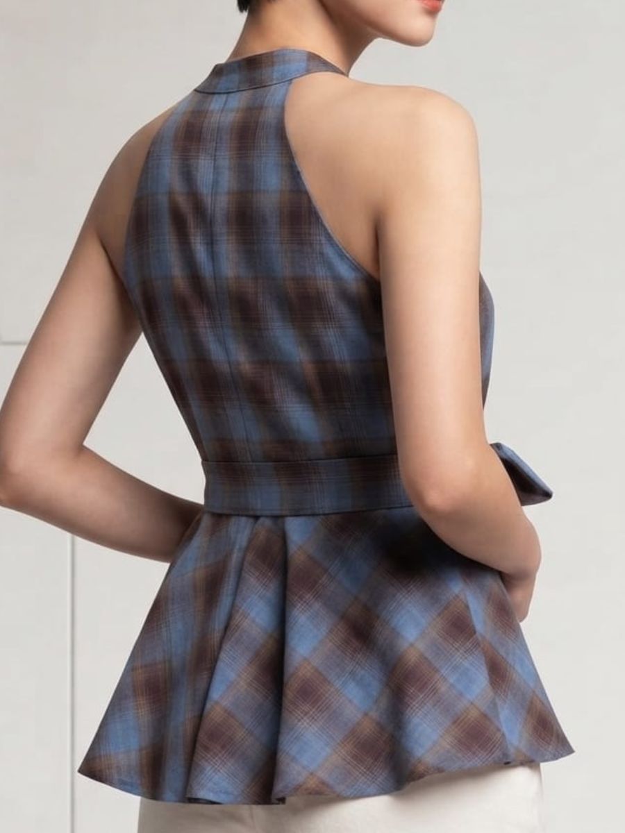 ModaFesta -Halter neckline